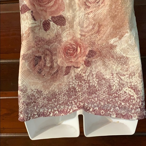 Elle Mode Sleeveless Rose Top👠 - Picture 8 of 11